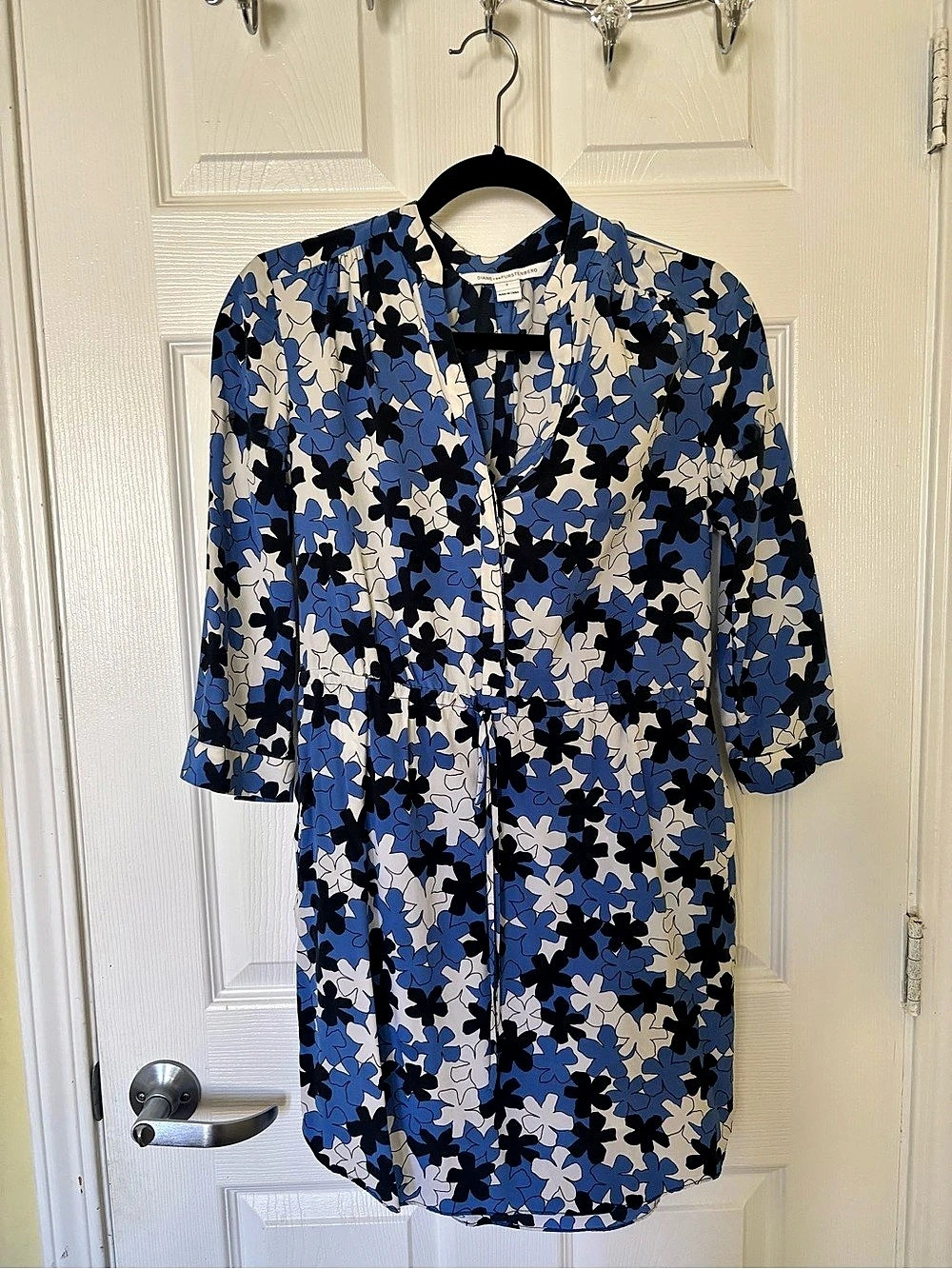 Diane von Furstenberg Freya Dress Floral Silk Mini Dress in Blue & Black size 2